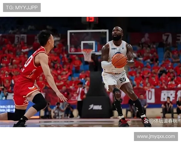 新疆大外24分10篮板压制日本归化球员 握拳庆祝晋级淘汰赛演最强一战