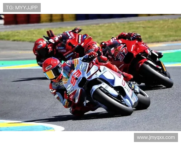 法国选手创下世界水上摩托障碍赛最快圈速 引领国际赛场新纪录 法国选手创下世界水上摩托障碍赛最快圈速 引领国际赛场新纪录